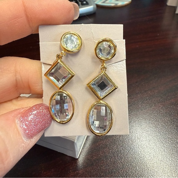 Avon “showstopper” Goldtone and Crystal drop clip Earrings. NIB 1989 vintage - Picture 2 of 5